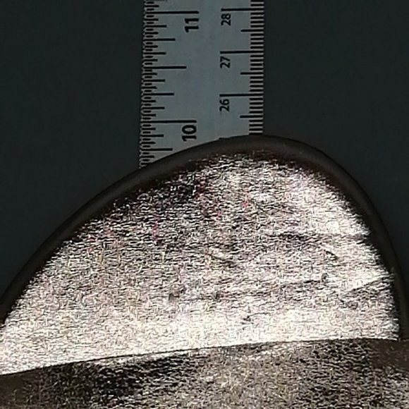 Rue 21 Womens Melanie Slide Sandal Gold Leather Wide Upper Strap Flat Heel 7M‎ - Picture 5 of 9